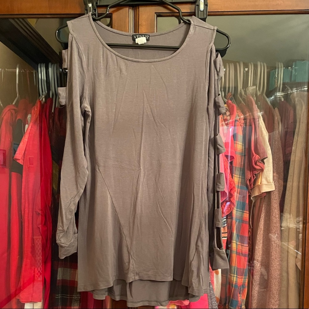 Cut out sleeve blouse. Venus brand. Gray. Sz S
